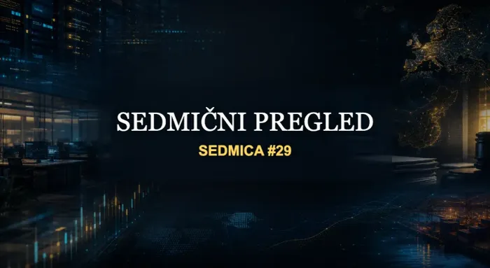 Urednička tamna scena sa poslovnim ekranima, mapom i dokumentima, sa vidljivim naslovom SEDMIČNI PREGLED i SEDMICA #29.