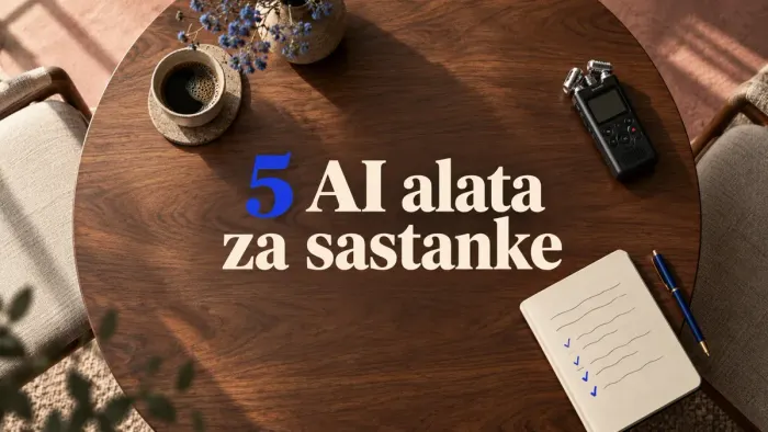 Diktafon i sveska na drvenom stolu, uz centralni naslov 5 AI alata za sastanke.