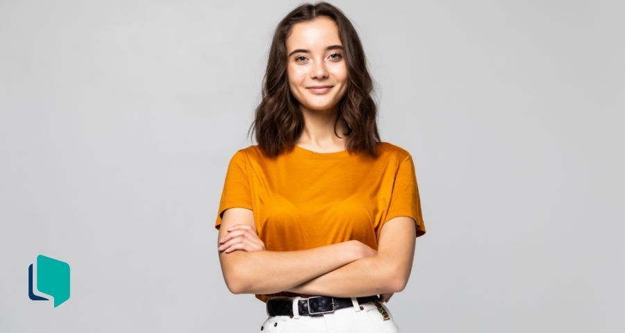 Como ser um professor de inglês de alta performance: foto de uma professora confiante.