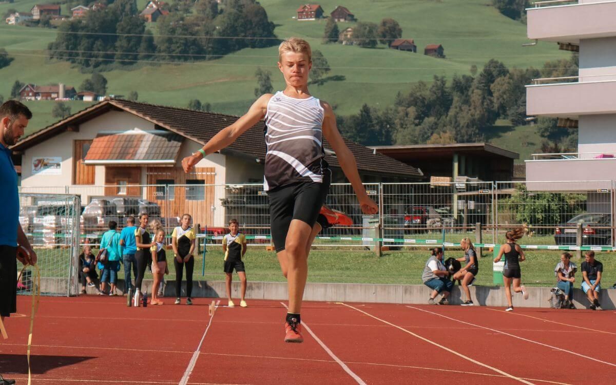Cedric Oberholzer mischt an der Nachwuchs Hallen-SM vorne mit