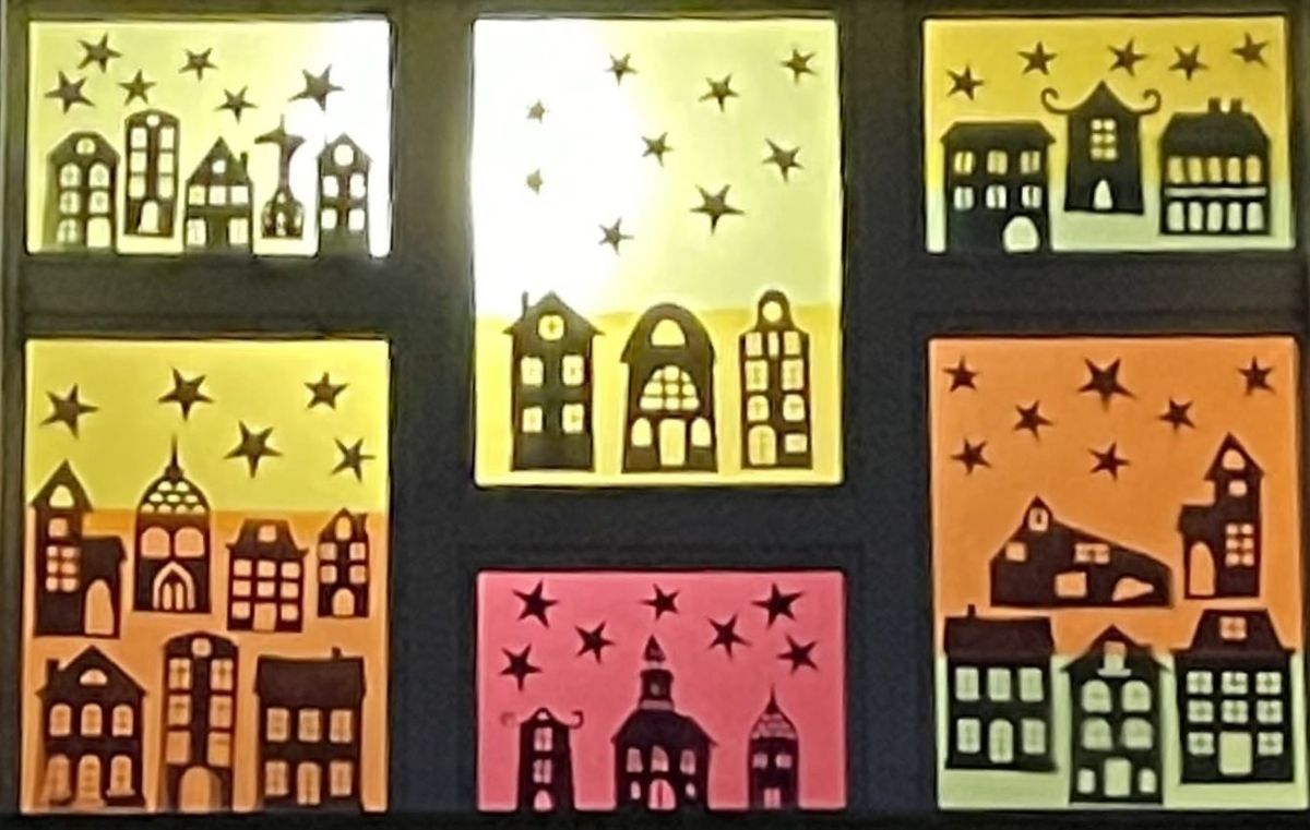 Adventsfenster in der Bibliothek