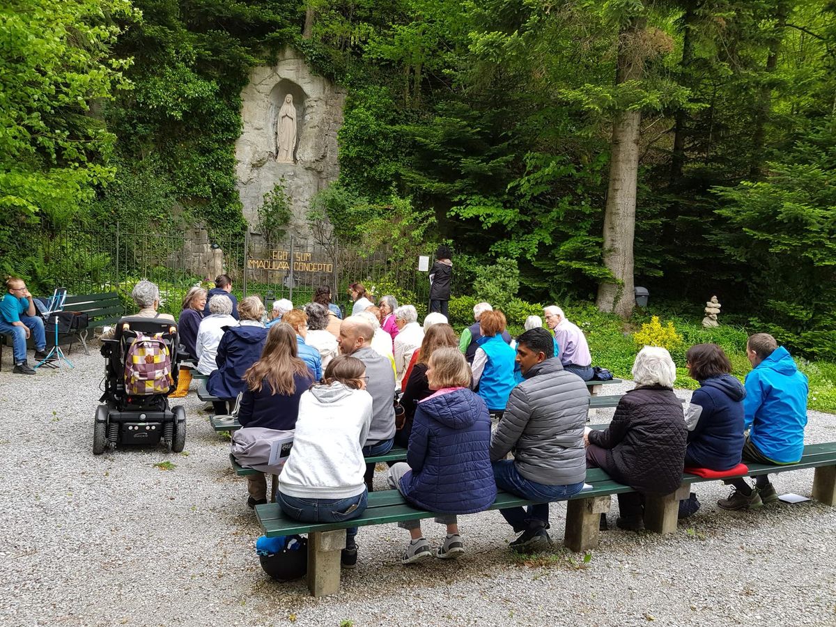 Maiandachten in der Lourdes-Grotte