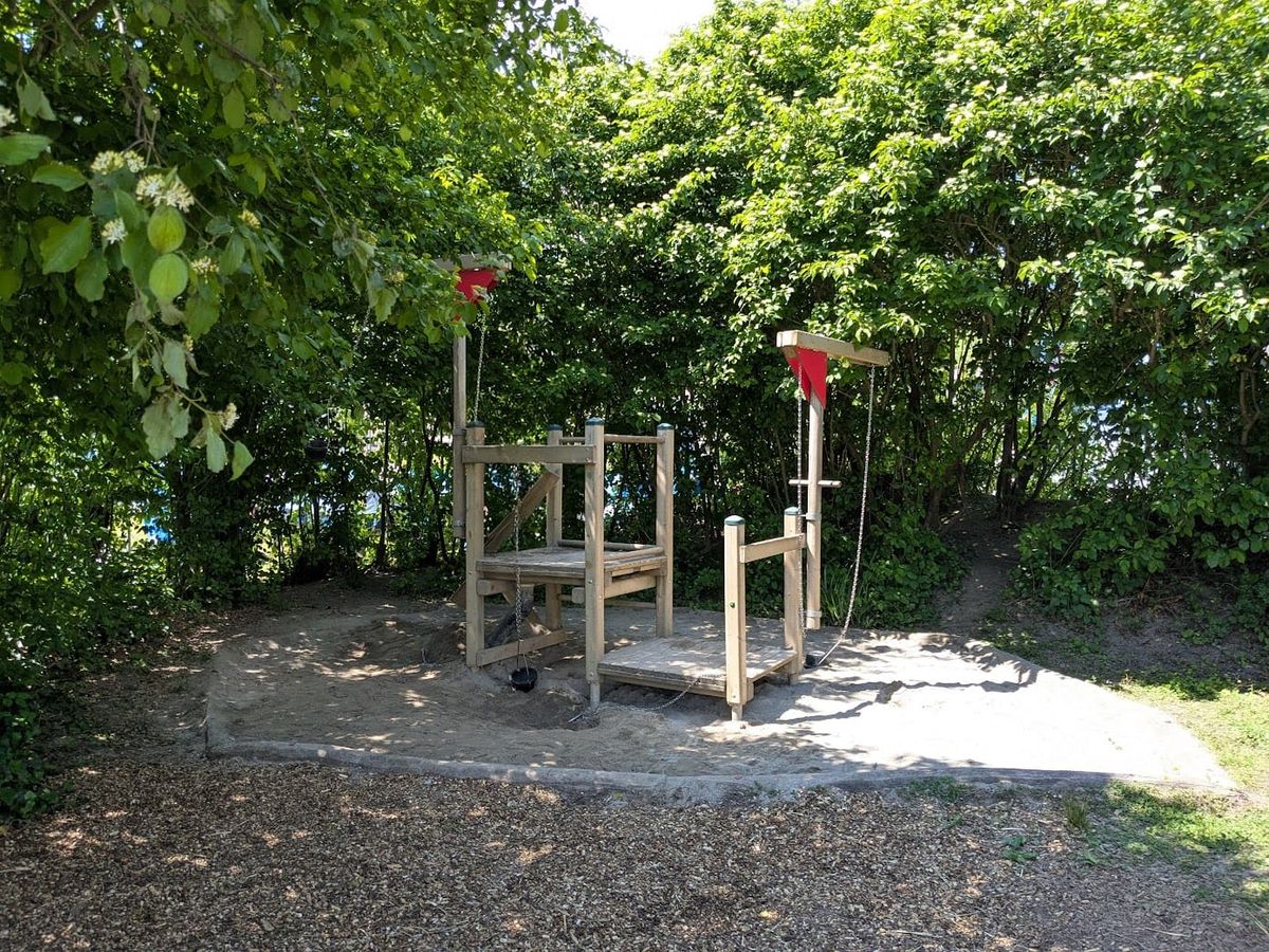 Neue Sickerleitung beim Sandspielgerät