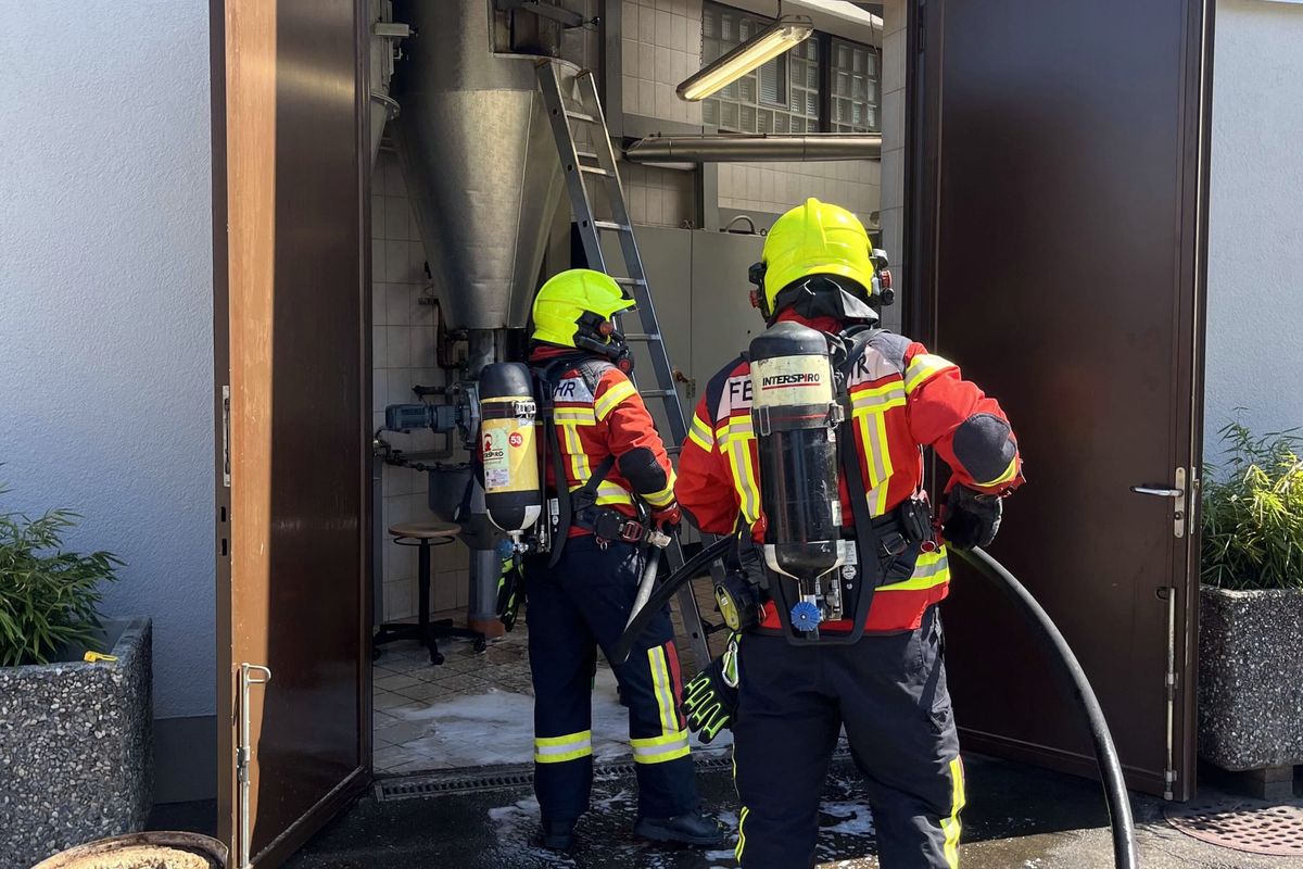 Feuerwehreinsatz an der Allmeindstrasse/Hauptstrasse