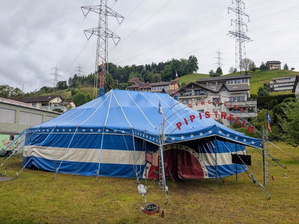 Zirkuszauber im Grand Hotel: Circolino Pipistrello ist in Schmerikon