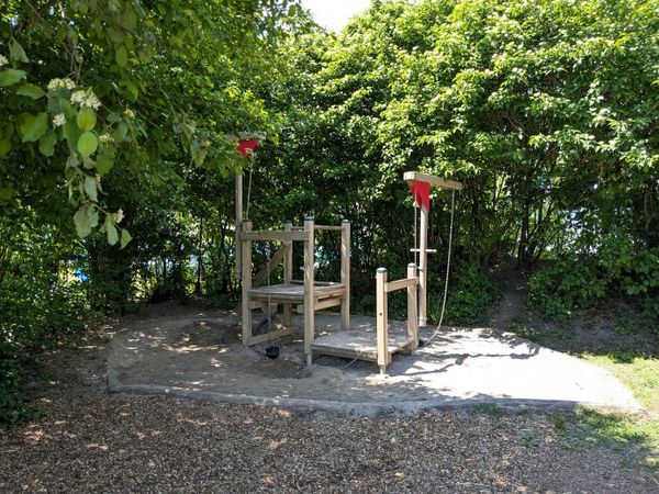 Neue Sickerleitung beim Sandspielgerät