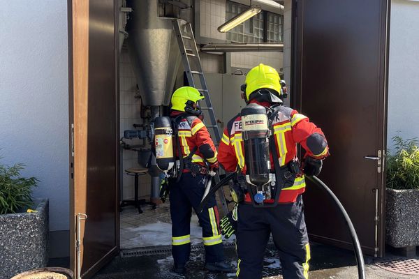 Feuerwehreinsatz an der Allmeindstrasse/Hauptstrasse