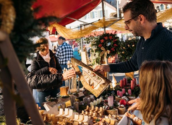 Schmerkner Weihnachtsmarkt: Stimmungsvoller Auftakt am ersten Advent