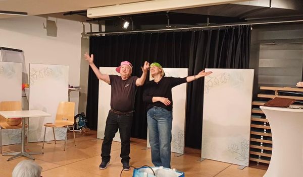 Theatergruppe Schmerikon weckt «Drei Geister für Charlène»