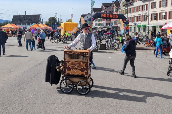 Drehorgelmusik an der Schmerkner Seepromenade