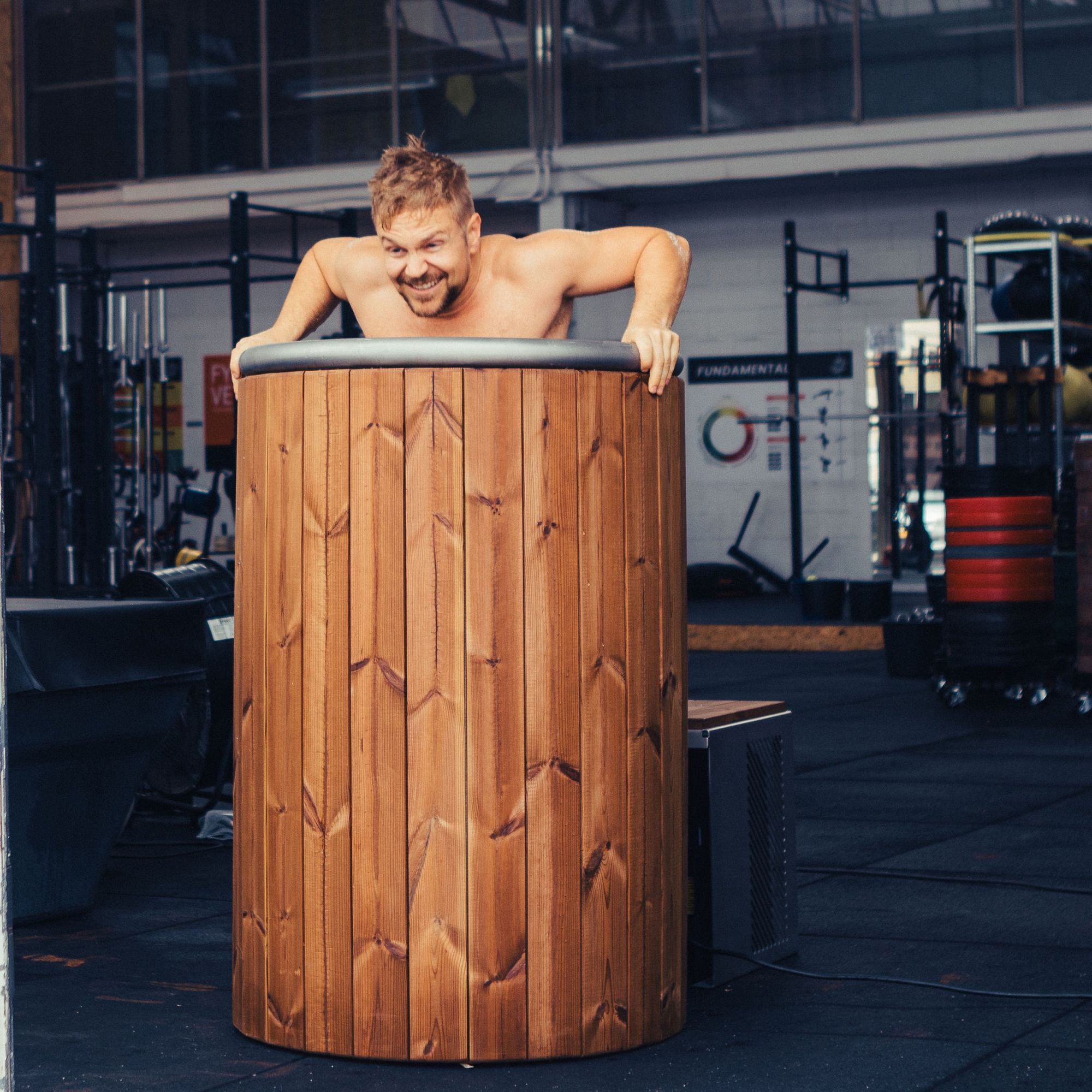 un tonneau en bois pour prendre des ice bath