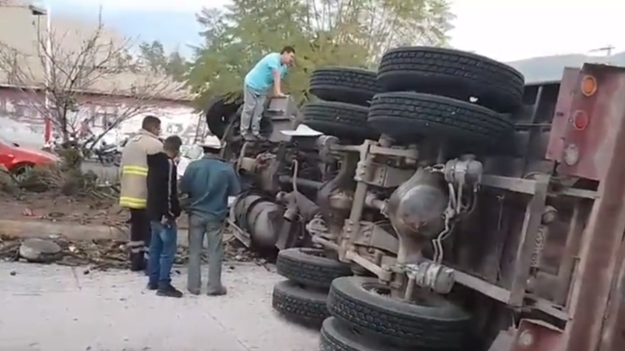 camion embiste combi tultitlan