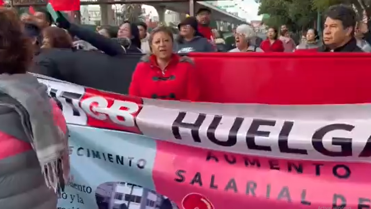 trabajadores del colegio de bachilleres bloquean