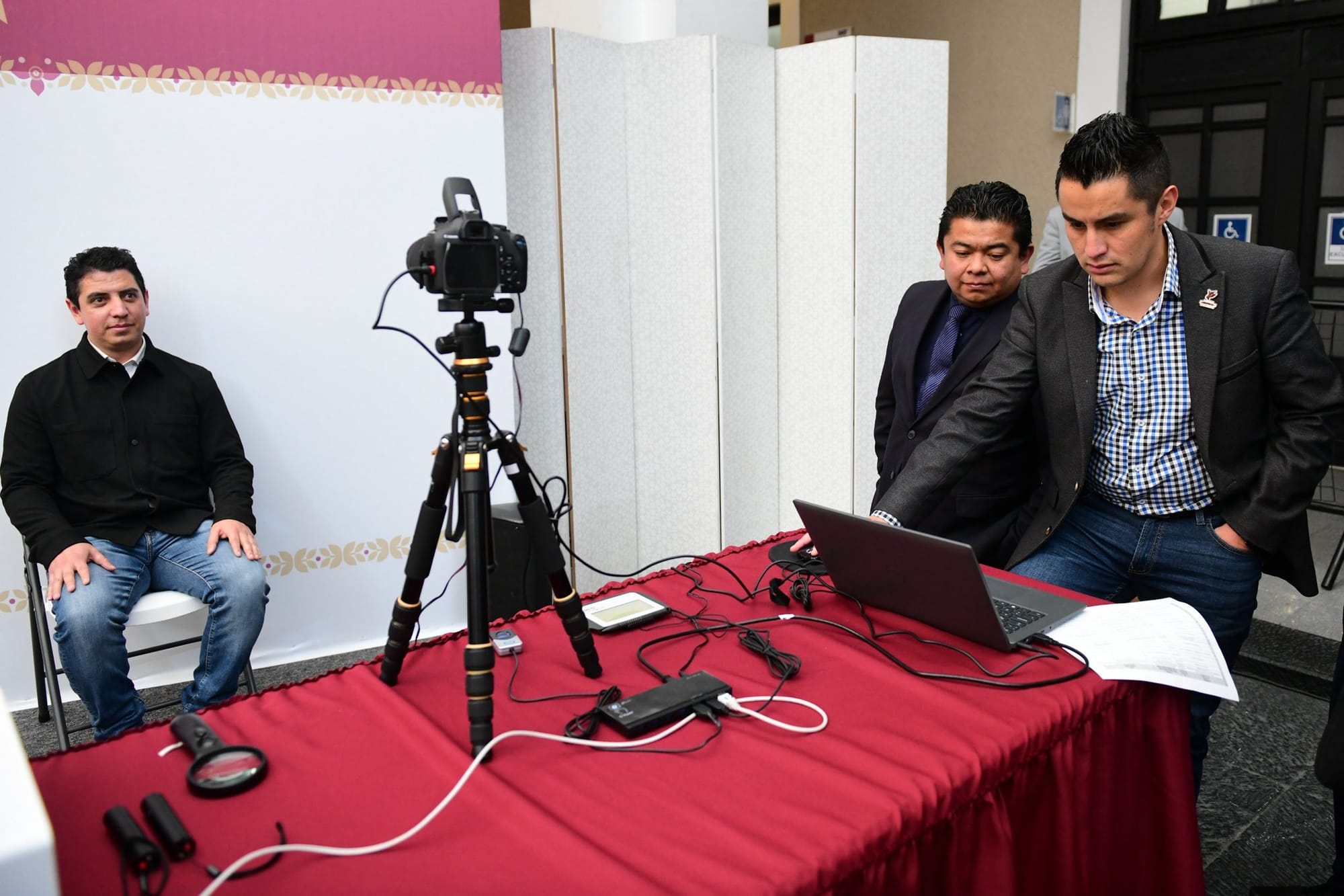 Credenciales para funcionarios.