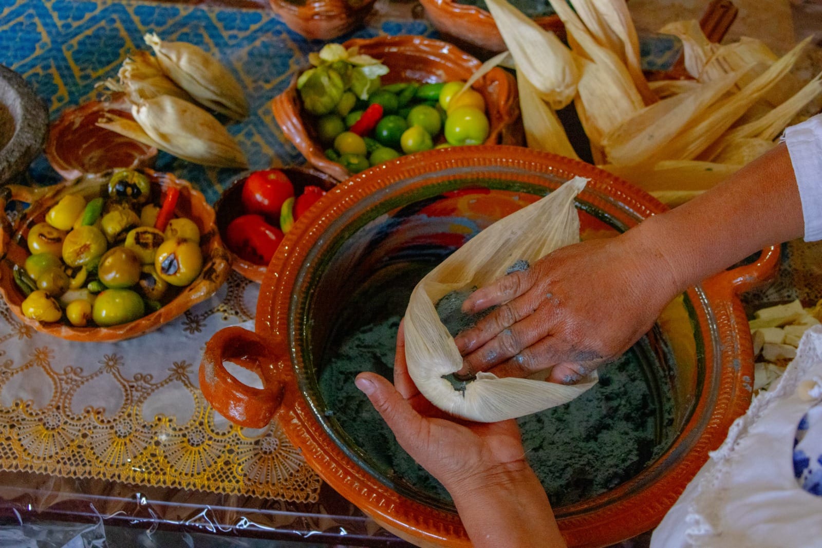 Tamal de maíz azul.