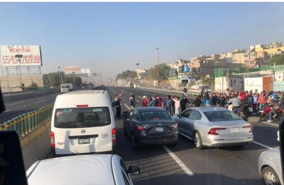 Bloquean la México - Pachuca por desaparición de una menor