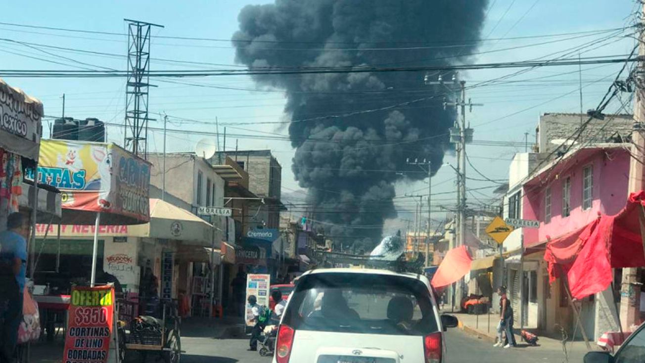 Fuerte incendio en fábrica de Ecatepec
