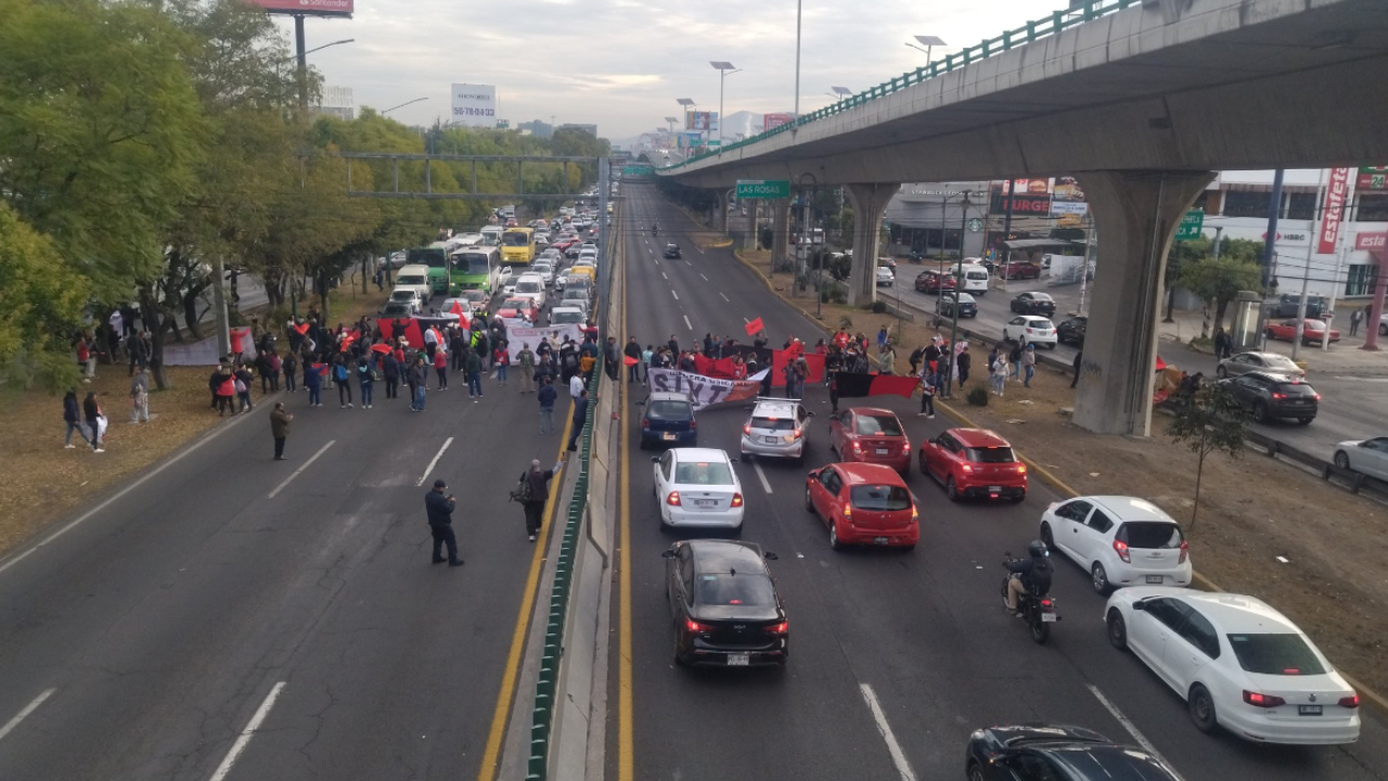 trabajadores del colegio de bachilleres bloquean