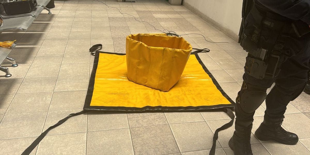 (VIDEO) Reportan artefacto explosivo en la Secretaría del Trabajo