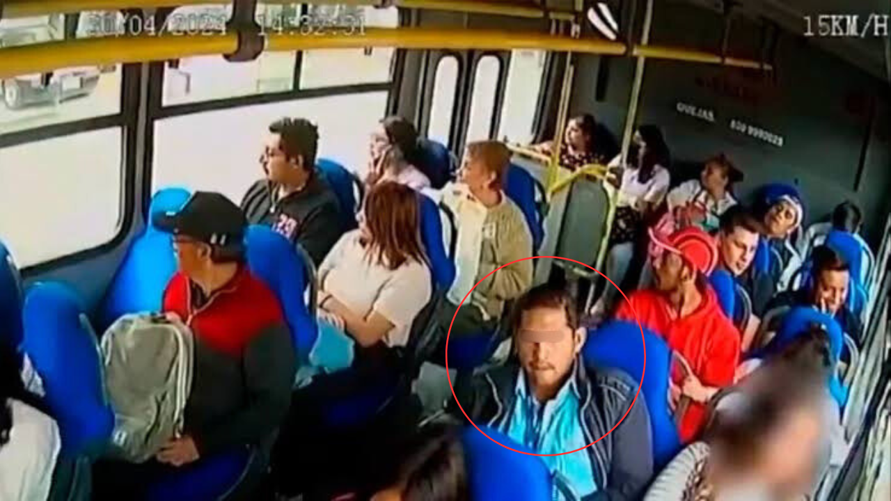 (VIDEO) Mujer sufre acoso en unidad de transporte de Edomex; chofer llega a su rescate
