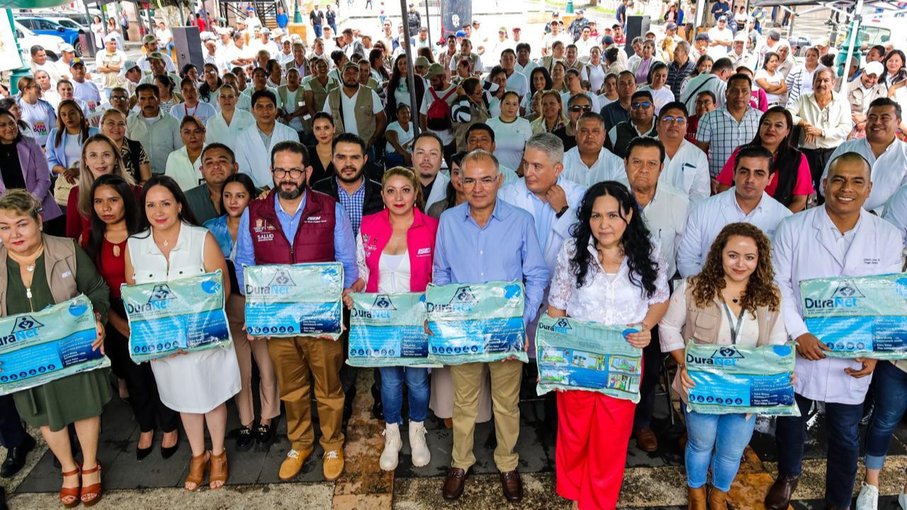 Entregan sillas de ruedas en Tecámac