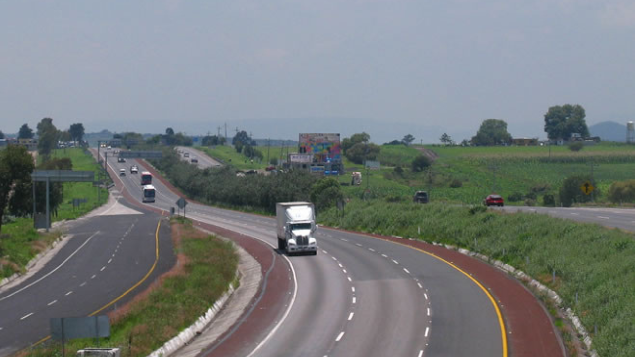 Cierran la carretera Toluca-Atlacomulco por trabajos de conservación