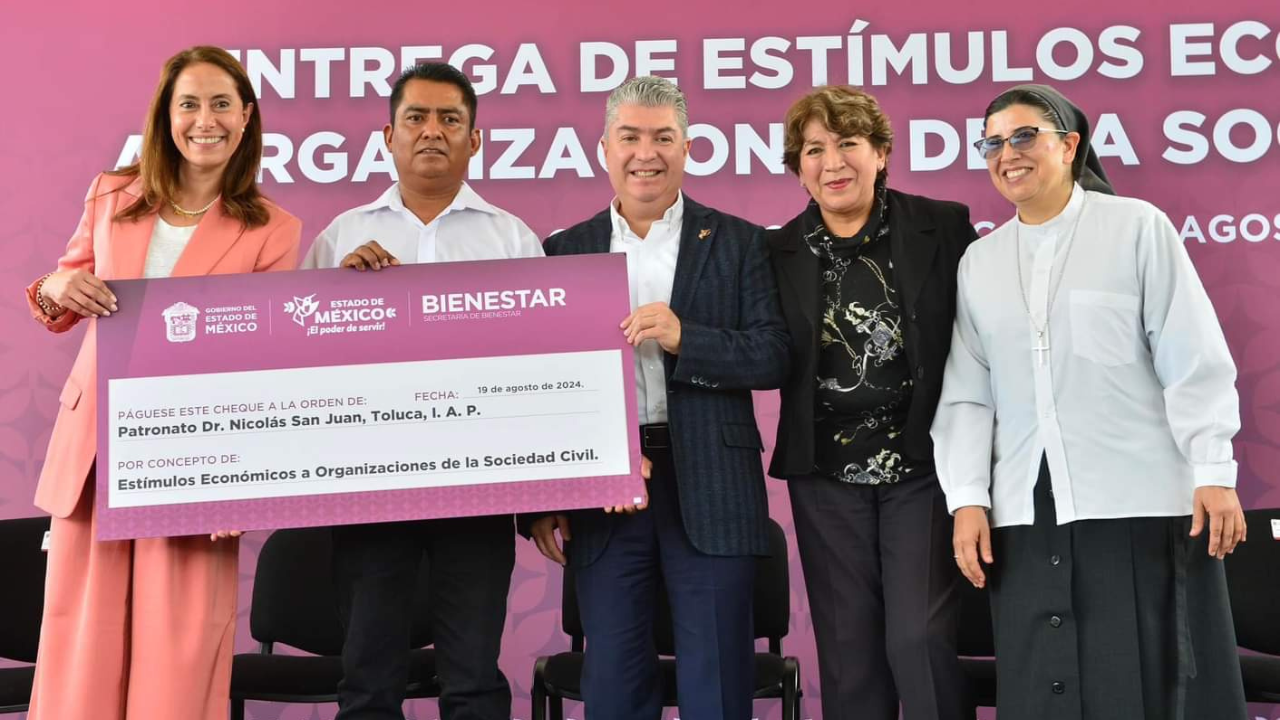 Delfina Gómez entrega estímulos económicos a Organizaciones Civiles
