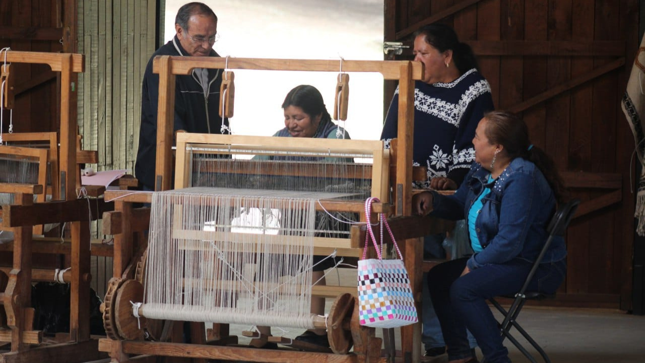 Sarape jaspeado: prenda que da identidad a las y los mexiquenses