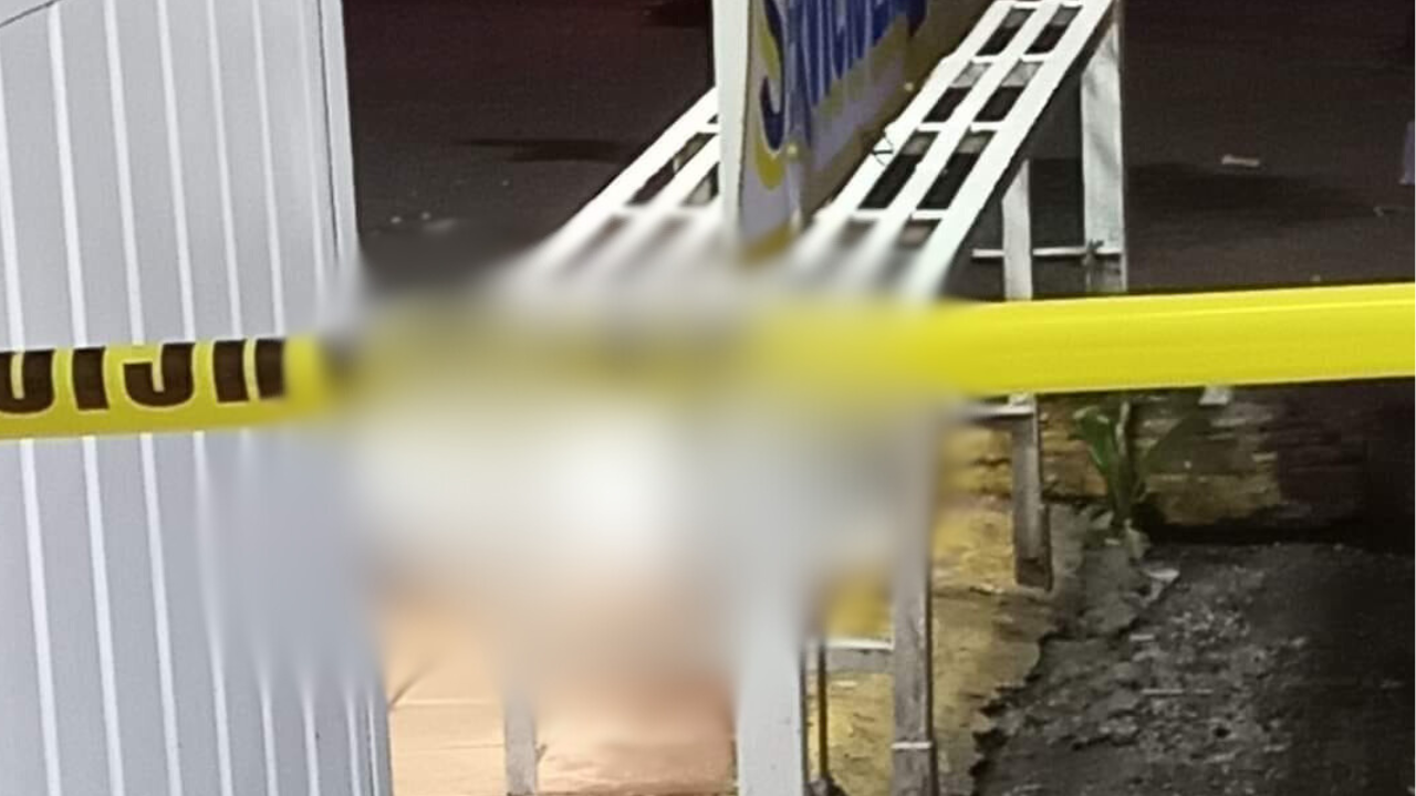 Hombre es privado de la vida en un sitio de taxis en Naucalpan