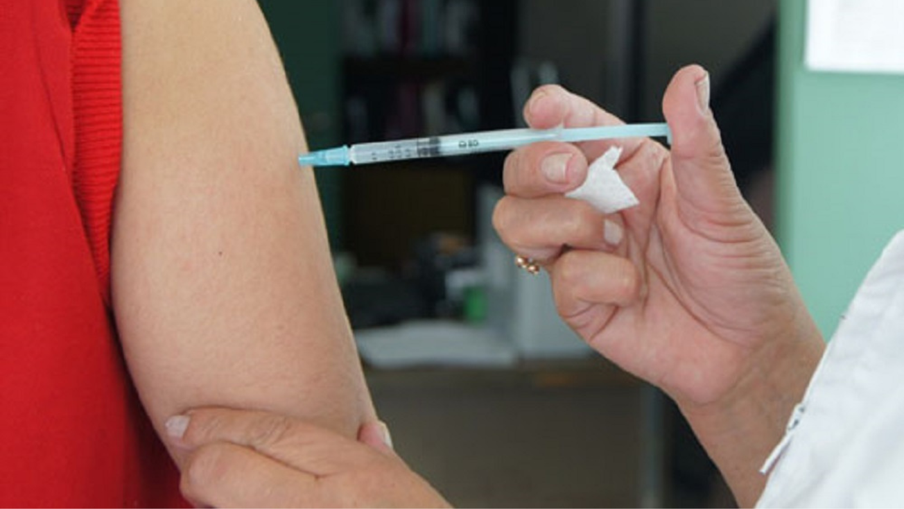 Inicia vacunación GRATUITA contra influenza y COVID en Toluca