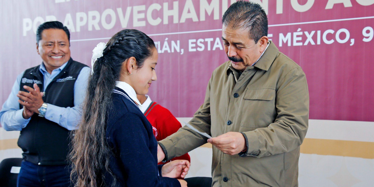 Cientos de niños y niñas se benefician con apoyos económicos. 