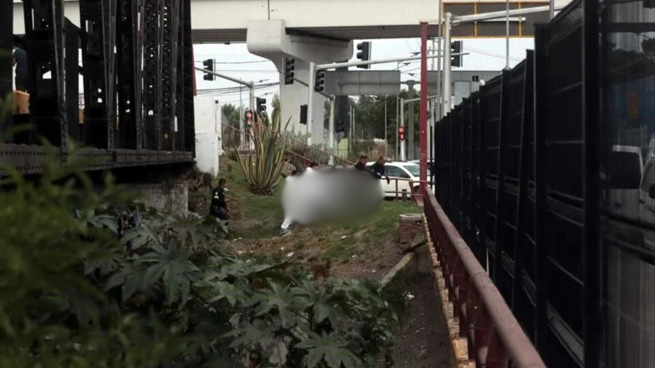 Hallan cuerpo sin vida en canal de aguas negras en Ecatepec