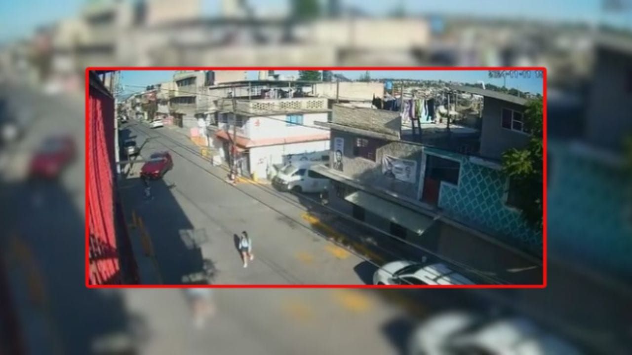 Abuelita fallece tras ser atropellada por una combi en Naucalpan.