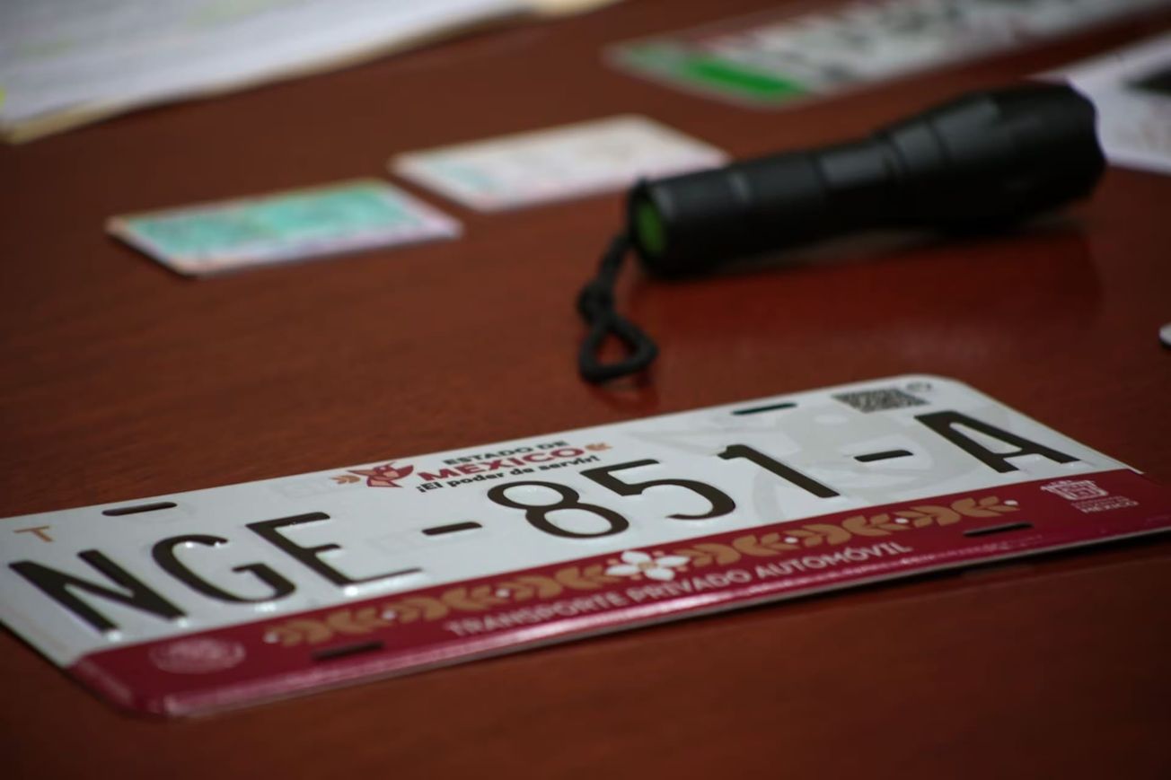 Publica Edomex calendario de renovación de placas 2026