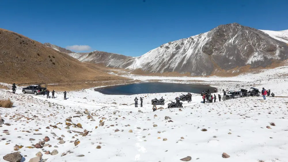 ¡Que todavía no! Regresan a turistas que visitan el Nevado de Toluca