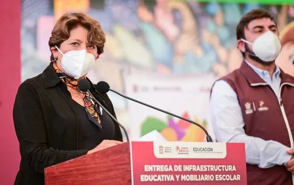 Entrega Delfina Gómez mobiliario y sistemas de agua en escuelas de Valle de Chalco