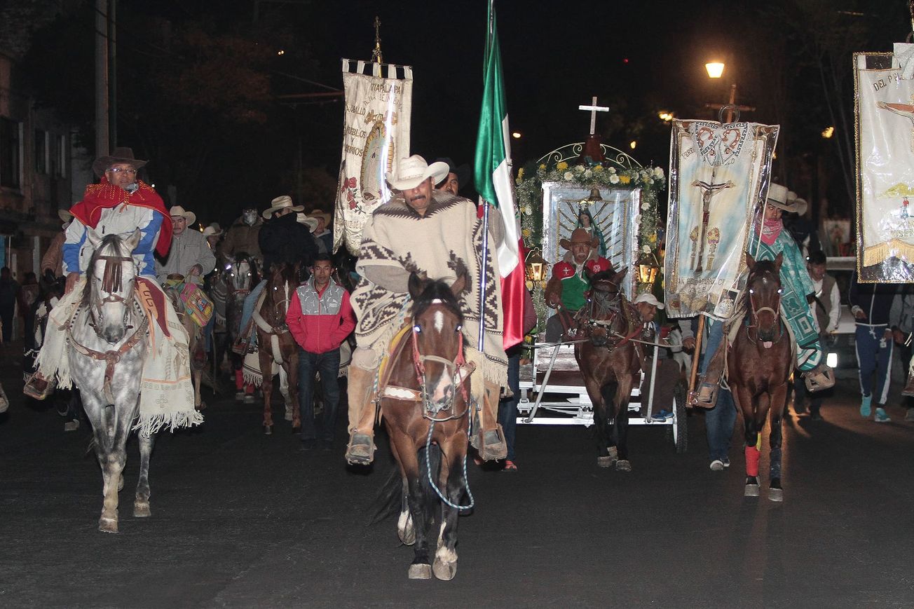 Recorren más de 5 mil peregrinos guadalupanos a caballo el Edomex