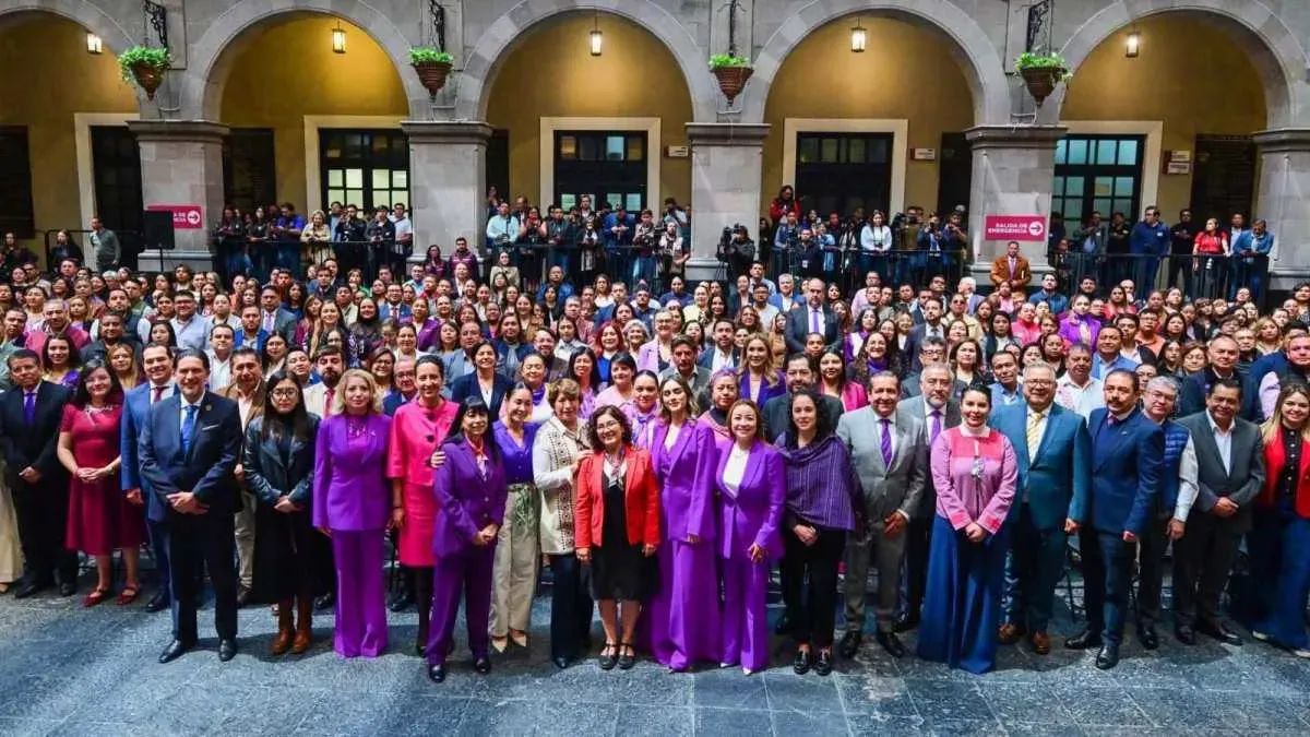 Firma Delfina Gómez compromiso estatal por la igualdad