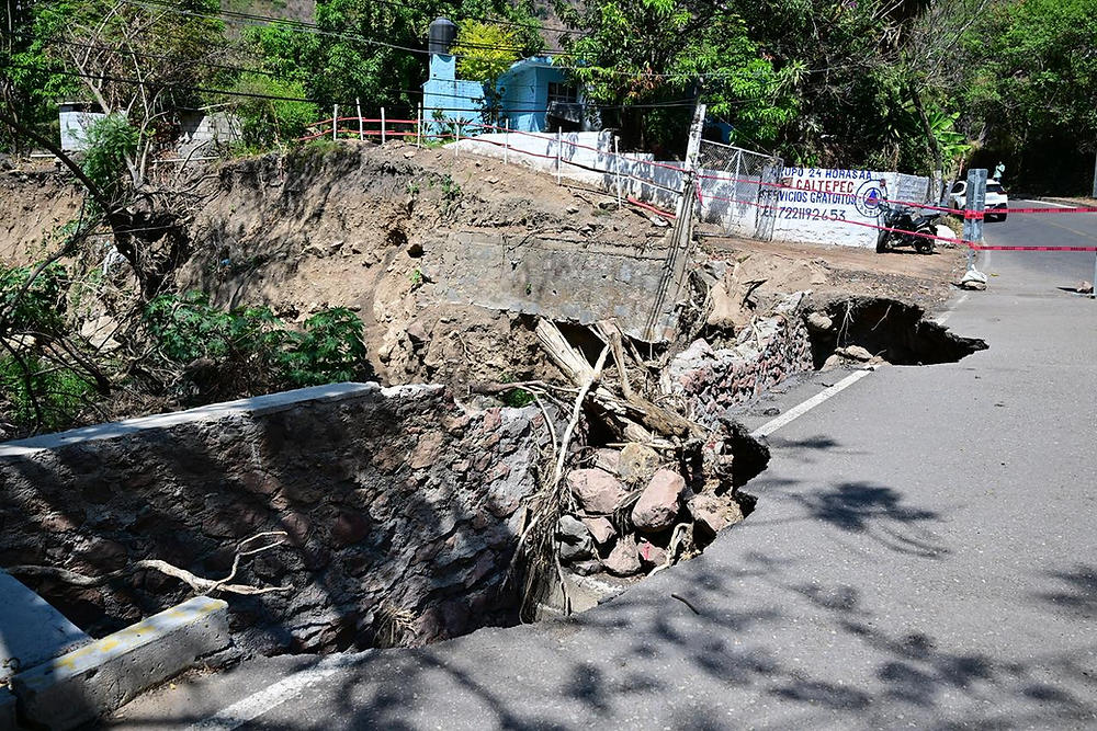 Inician obras urgentes en carretera Valle de Bravo–Santo Tomás