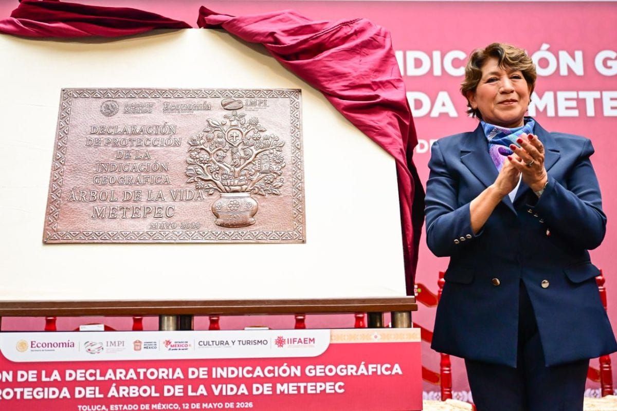 Entrega Delfina Gómez Declaratoria de Indicación Geográfica Protegida del Árbol de la Vida de Metepec