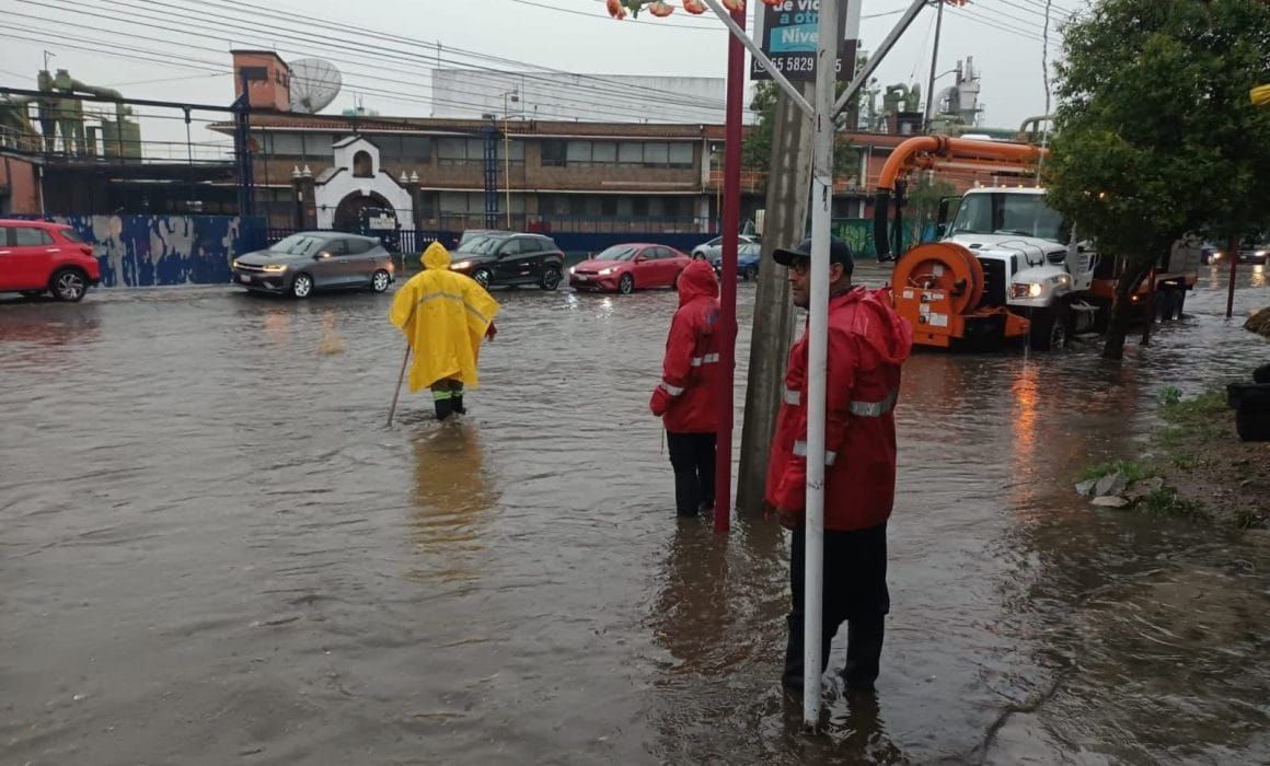 Lluvias colapsan barra de contención del Tren Suburbano