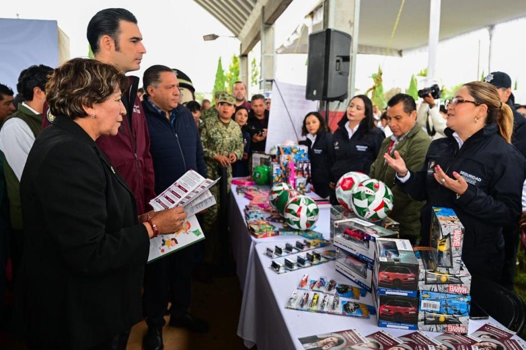Encabeza Delfina Gómez acciones de desarme para fomentar un Edomex más seguro: hay canje de juguetes bélic0s
