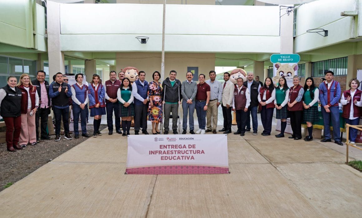 Entrega GEM infraestructura educativa en Valle de Bravo y Amanalco
