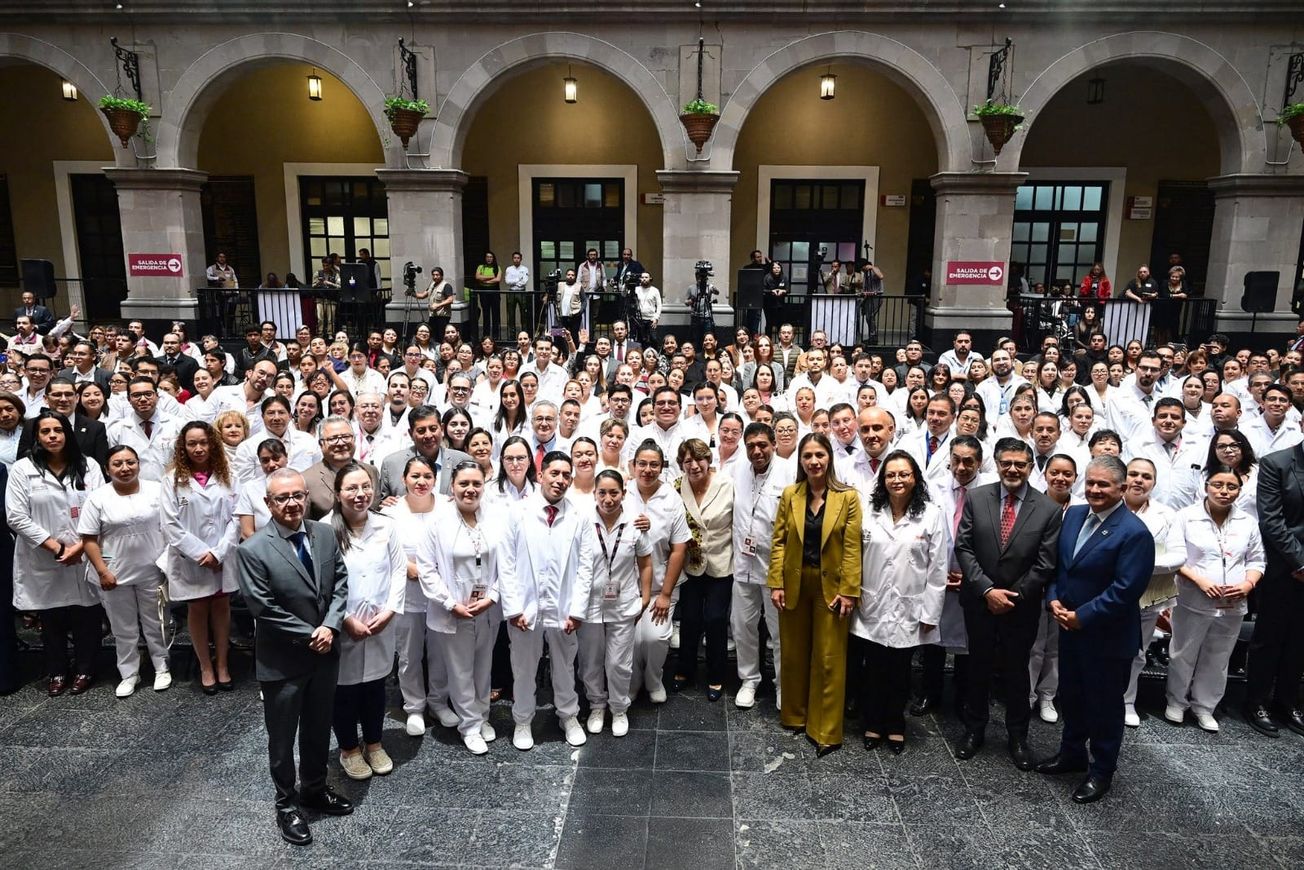 Entrega GEM nombramientos y ascensos a personal del ISSEMYM