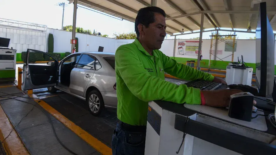 Publican calendario de verificación vehicular en Edomex