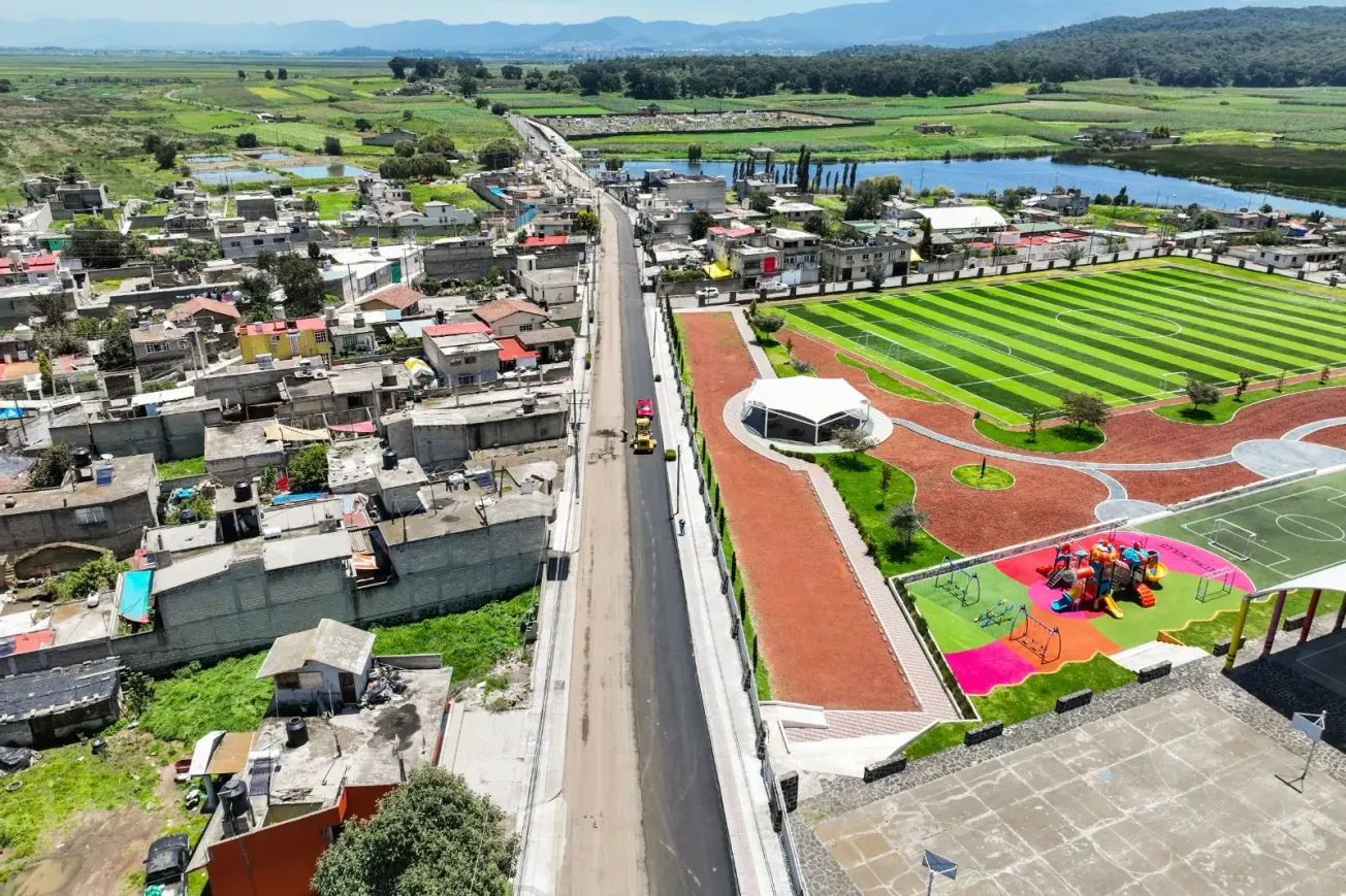 Supervisa Delfina Gómez avance de camino Toluca-Tenango
