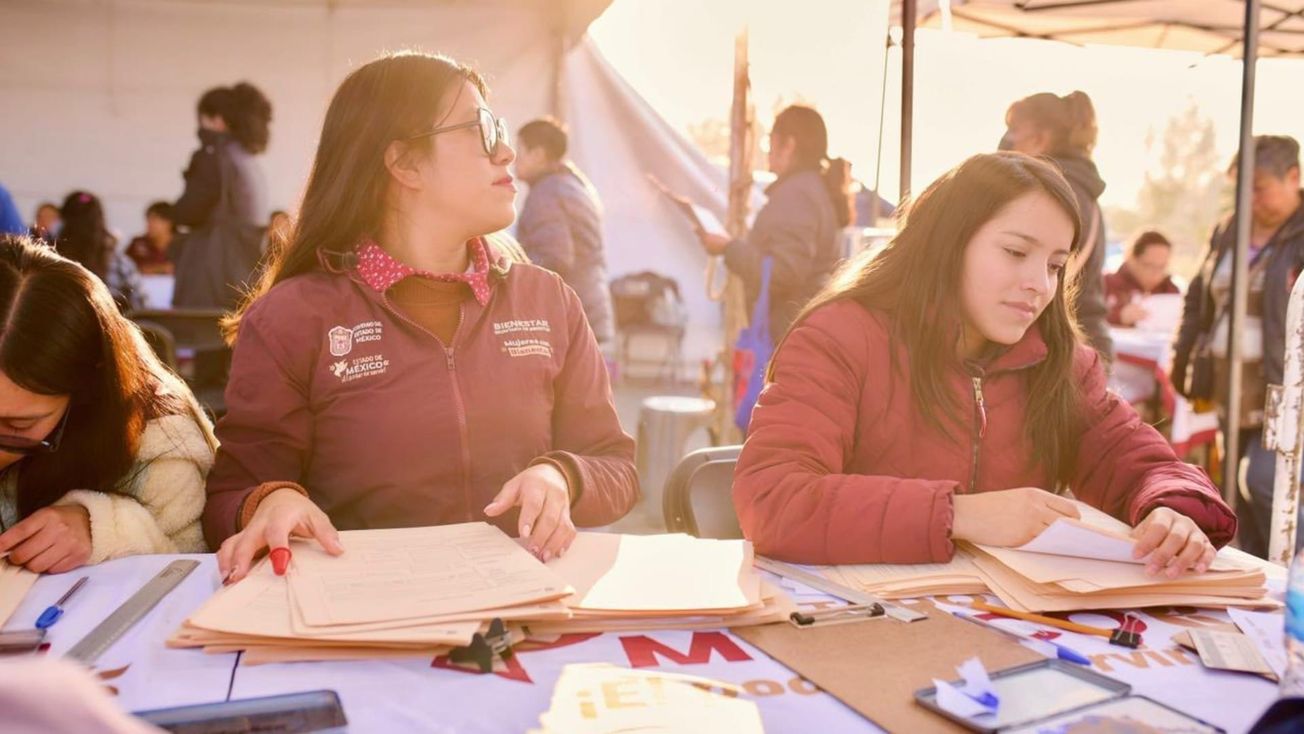 Más de 700 mil mujeres del Estado de México reciben apoyos económicos