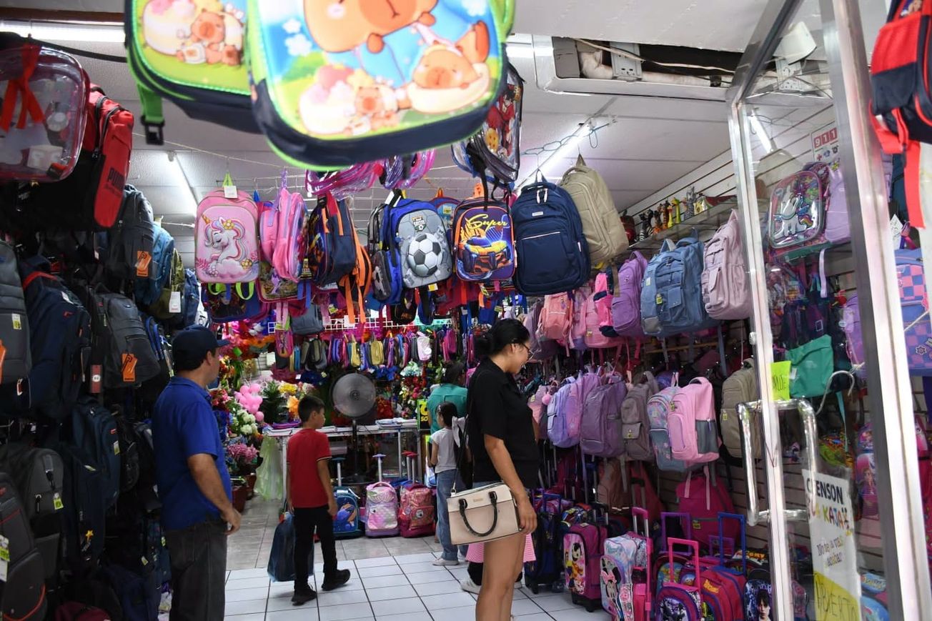 Se dispara en Edomex compra de útiles y uniformes de último minuto