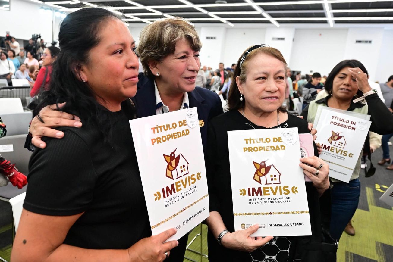 Encabeza Delfina Gómez la entrega de 5 mil 691 títulos de propiedad en Edomex