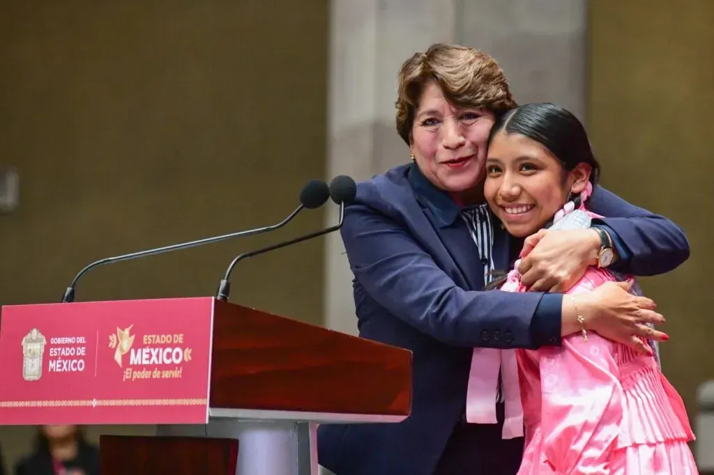 Reconocen a Delfina Gómez con premios internacionales a tres años de gobierno